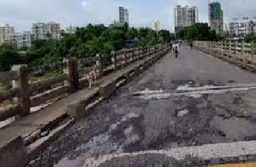 Maharashtra: Gandhari Bridge reopened after no crack was found